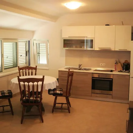 Lana And Lili * Preko